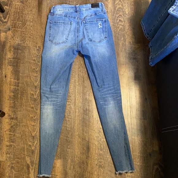 Don’t fit anymore, good condition, size 25, faded in front (that’s the style) - Picture 4 of 5